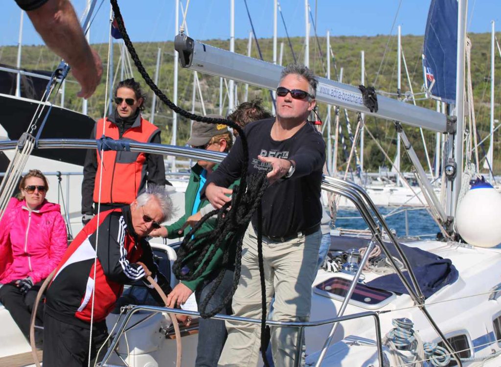 Skippertraining im Hafen